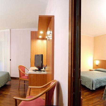 Hotel Dal Ponte Басано дел Грапа Екстериор снимка
