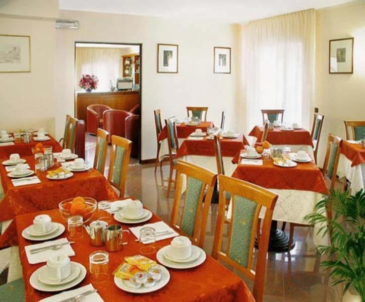 Hotel Dal Ponte Басано дел Грапа Екстериор снимка
