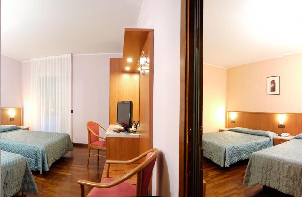 Hotel Dal Ponte Басано дел Грапа Екстериор снимка