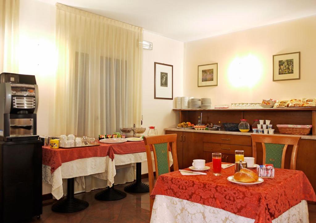 Hotel Dal Ponte Басано дел Грапа Екстериор снимка