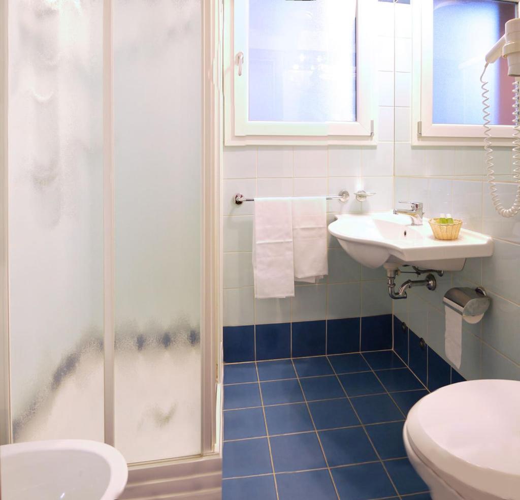 Hotel Dal Ponte Басано дел Грапа Екстериор снимка