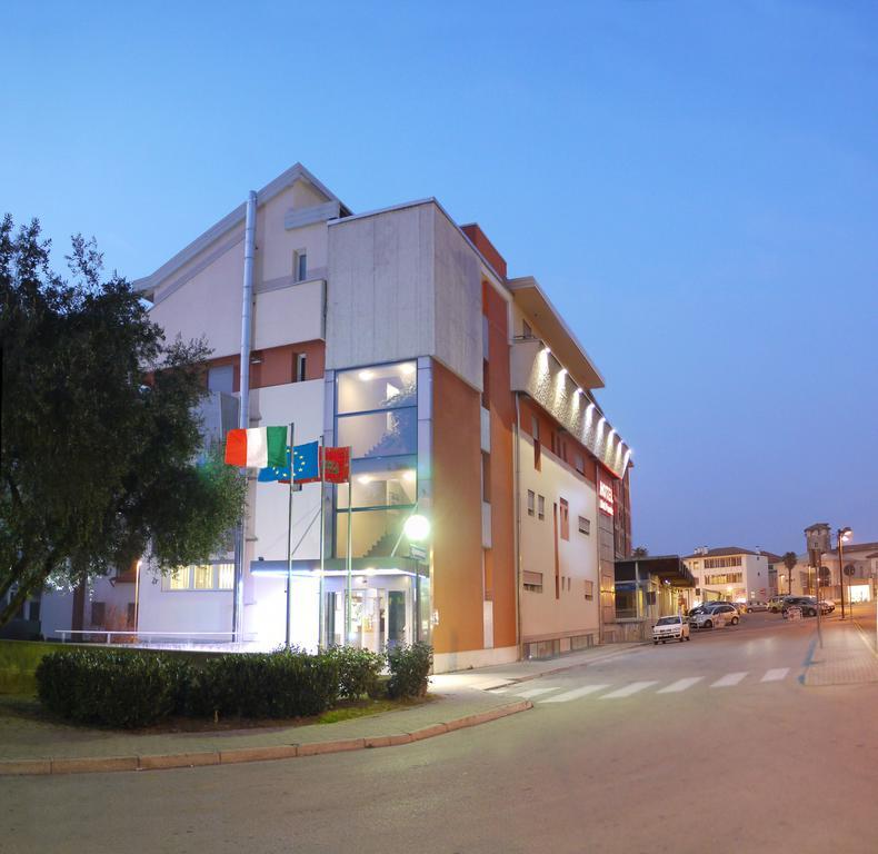 Hotel Dal Ponte Басано дел Грапа Екстериор снимка