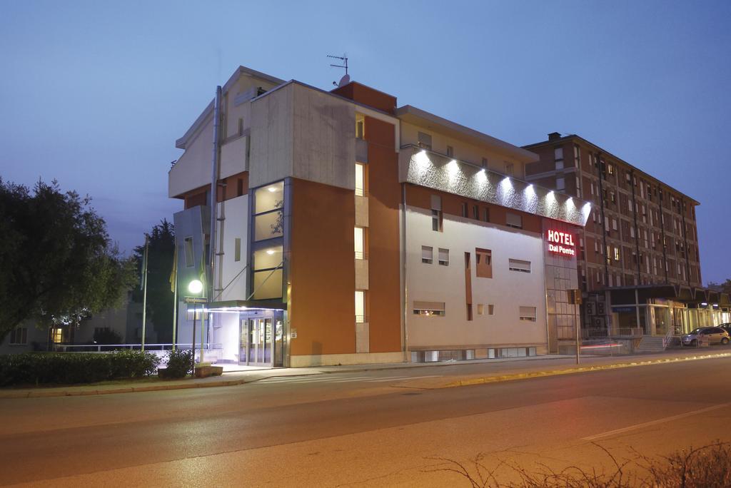 Hotel Dal Ponte Басано дел Грапа Екстериор снимка
