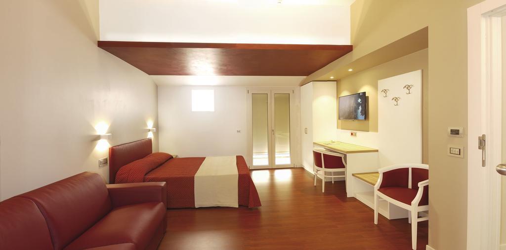 Hotel Dal Ponte Басано дел Грапа Екстериор снимка