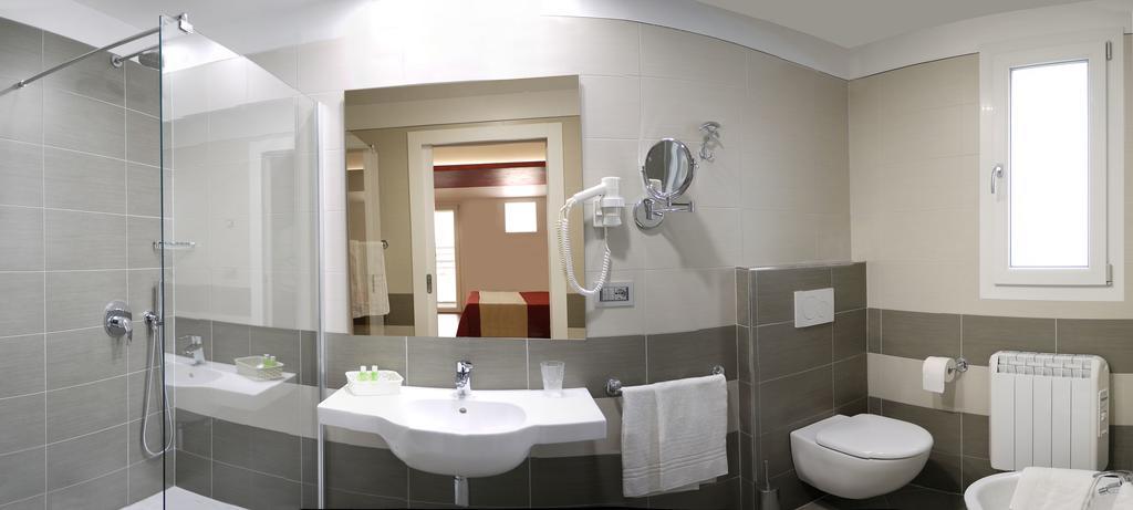 Hotel Dal Ponte Басано дел Грапа Екстериор снимка