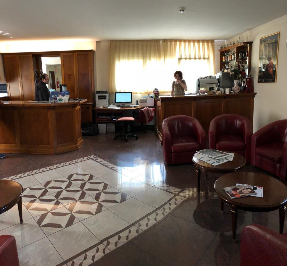 Hotel Dal Ponte Басано дел Грапа Екстериор снимка