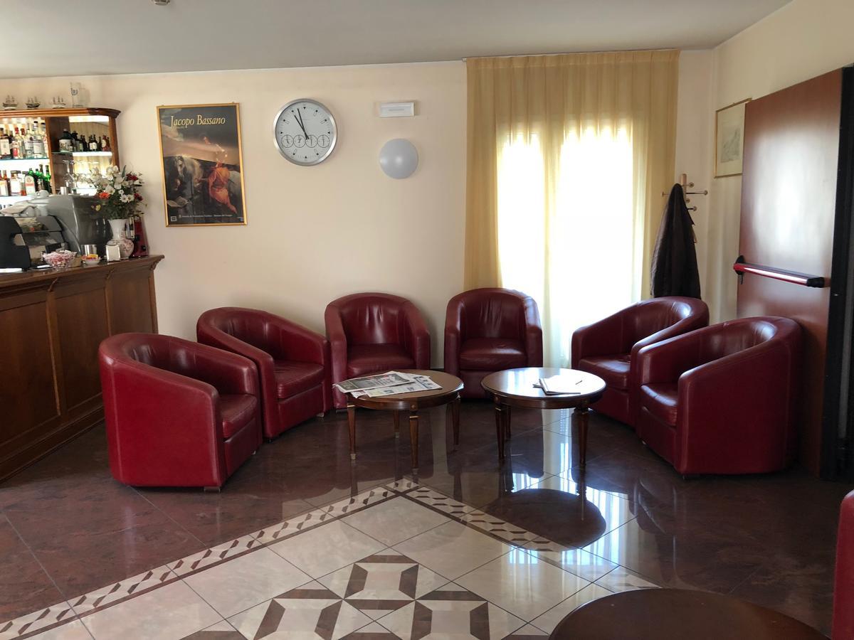 Hotel Dal Ponte Басано дел Грапа Екстериор снимка