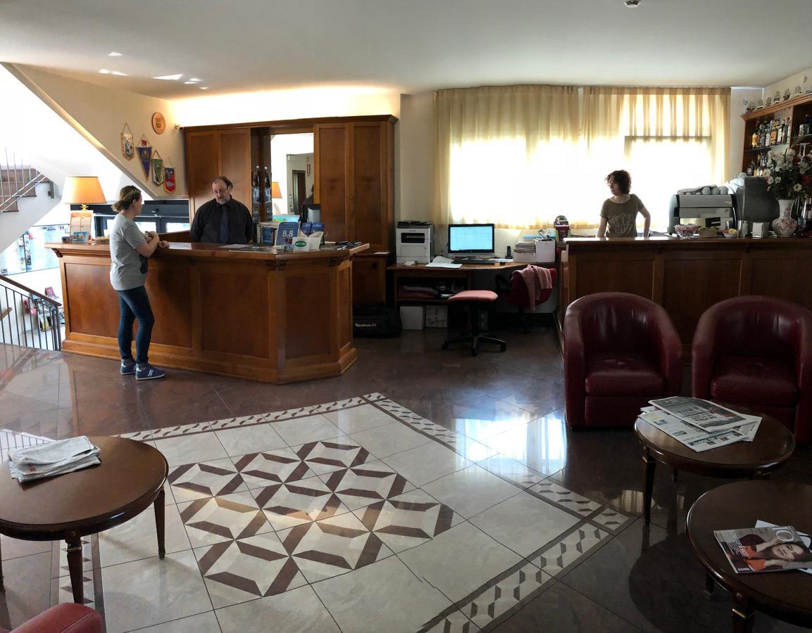 Hotel Dal Ponte Басано дел Грапа Екстериор снимка