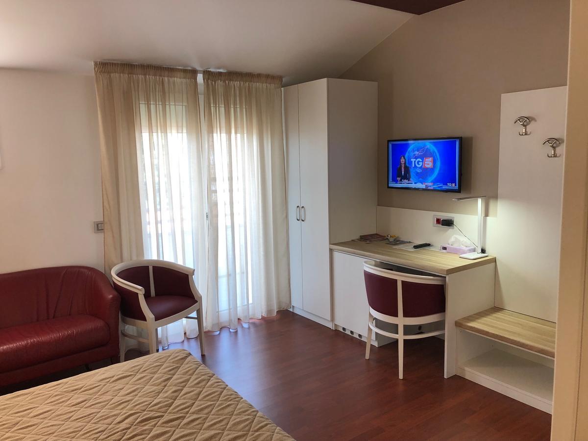 Hotel Dal Ponte Басано дел Грапа Екстериор снимка