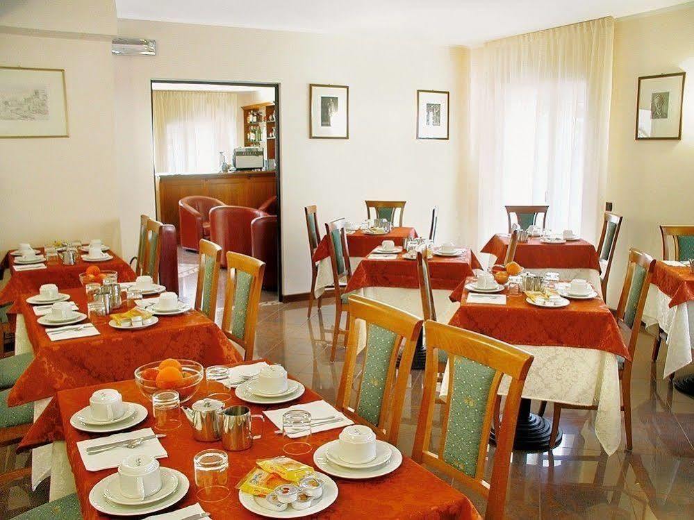Hotel Dal Ponte Басано дел Грапа Екстериор снимка