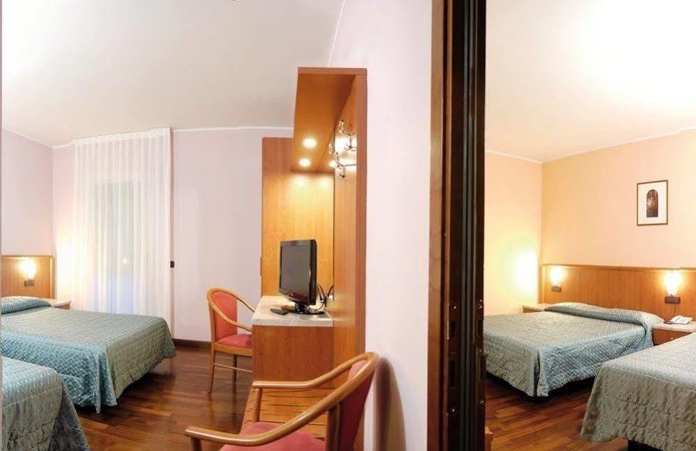 Hotel Dal Ponte Басано дел Грапа Екстериор снимка
