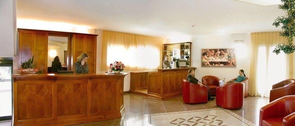 Hotel Dal Ponte Басано дел Грапа Екстериор снимка