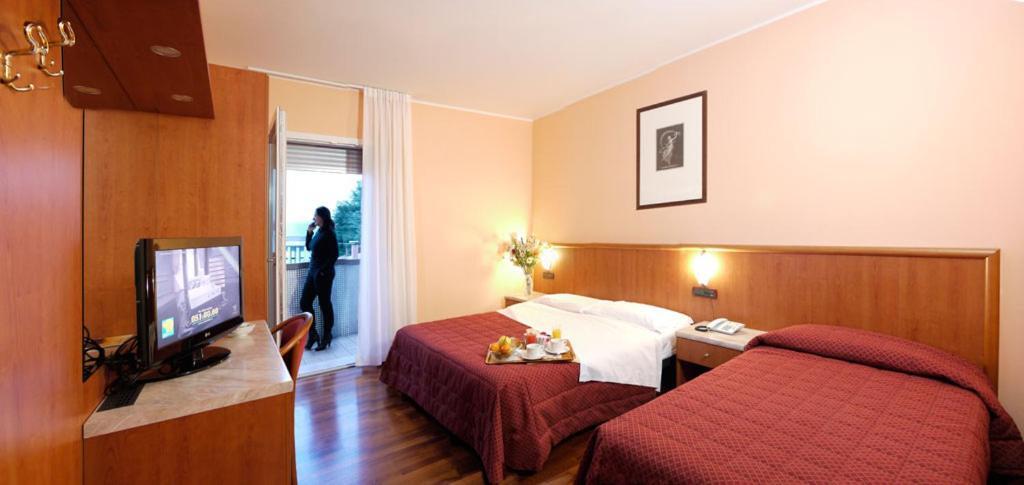 Hotel Dal Ponte Басано дел Грапа Екстериор снимка